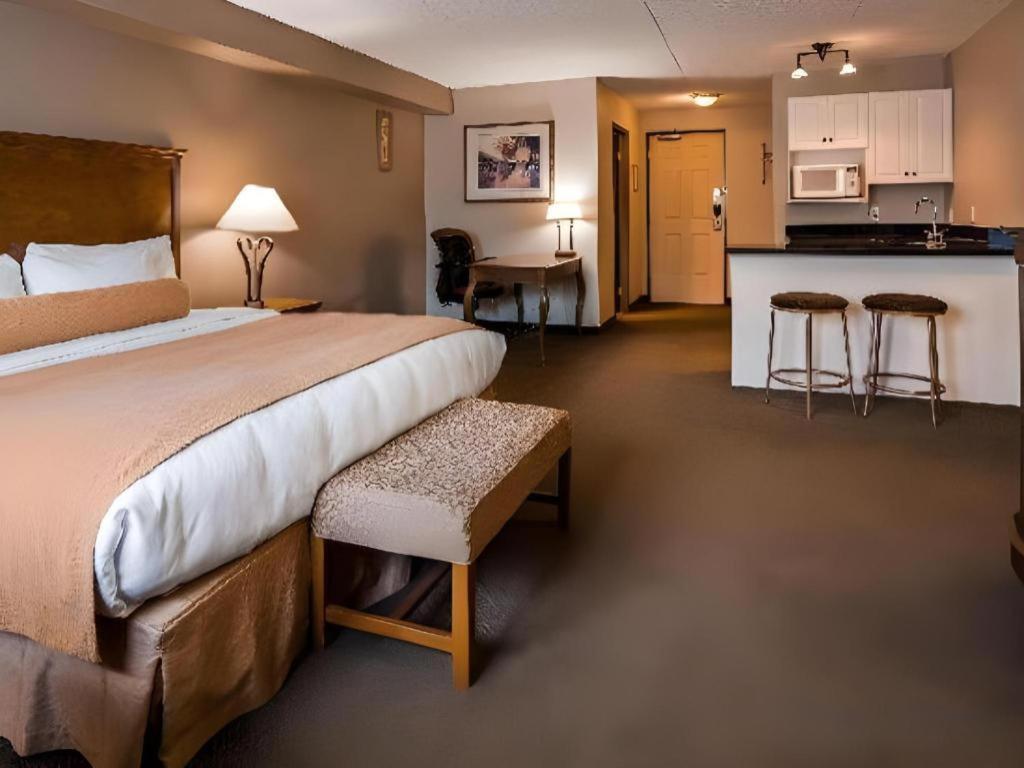 Best Western Plus Orillia Hotel Extérieur photo