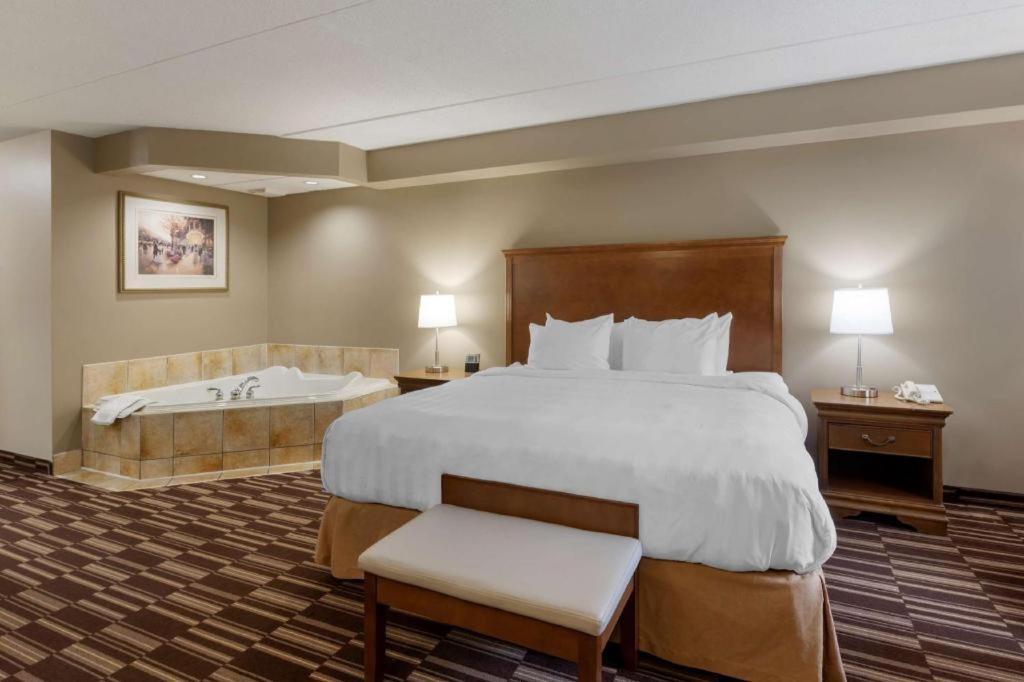 Best Western Plus Orillia Hotel Extérieur photo