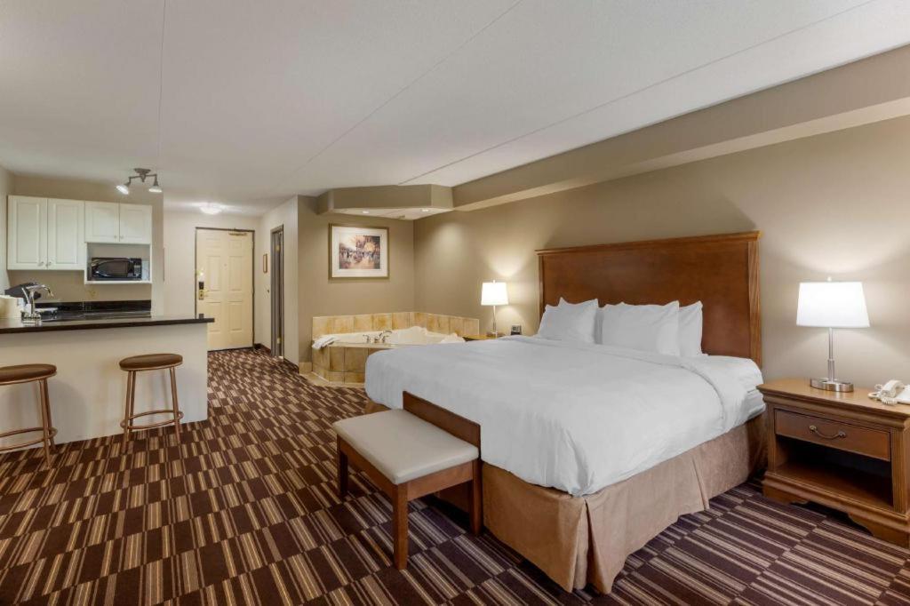 Best Western Plus Orillia Hotel Extérieur photo