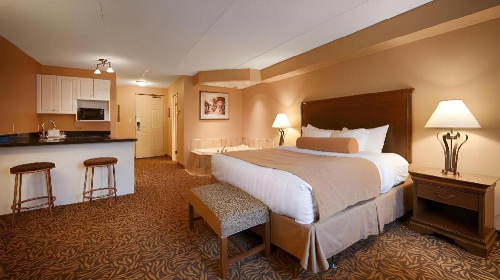 Best Western Plus Orillia Hotel Extérieur photo