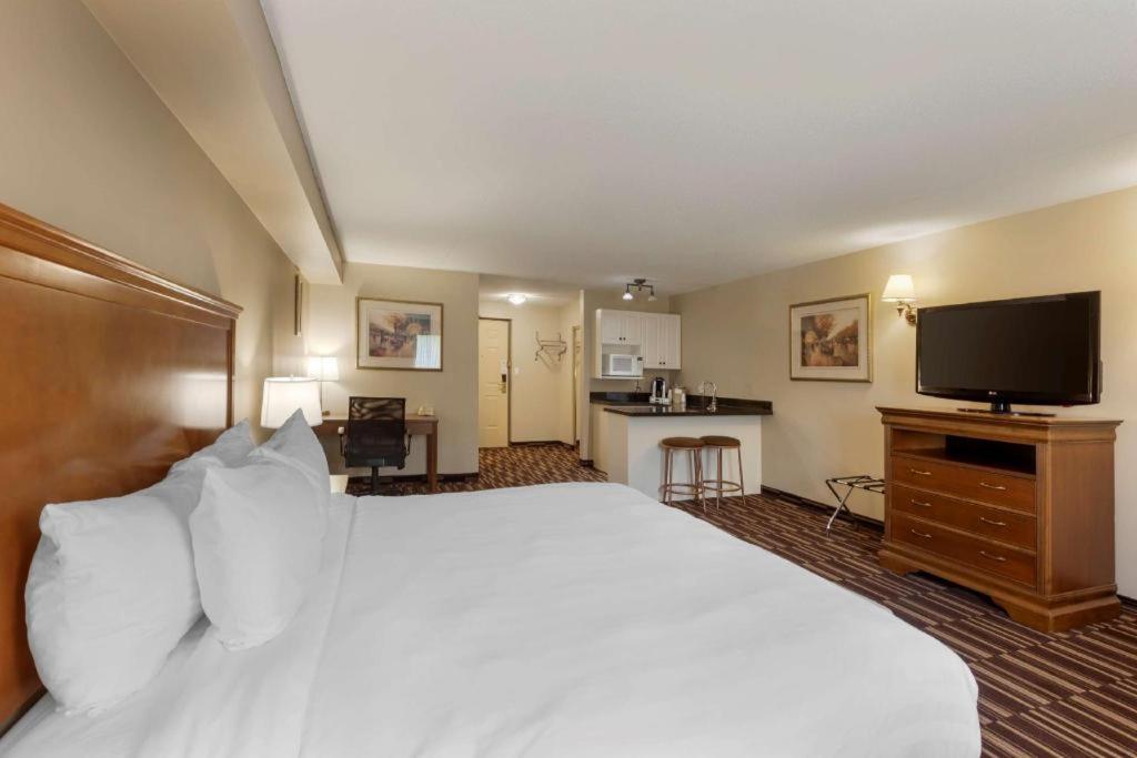 Best Western Plus Orillia Hotel Extérieur photo