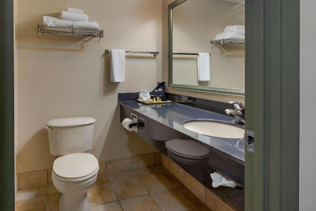 Best Western Plus Orillia Hotel Extérieur photo