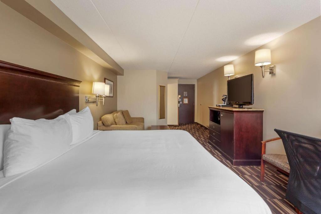 Best Western Plus Orillia Hotel Extérieur photo